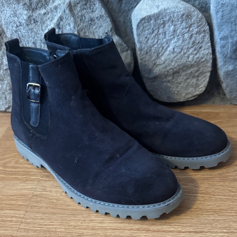 Timberland nubuck blue suede zip up ankle buckle boots with a lug sole men’s 9.5